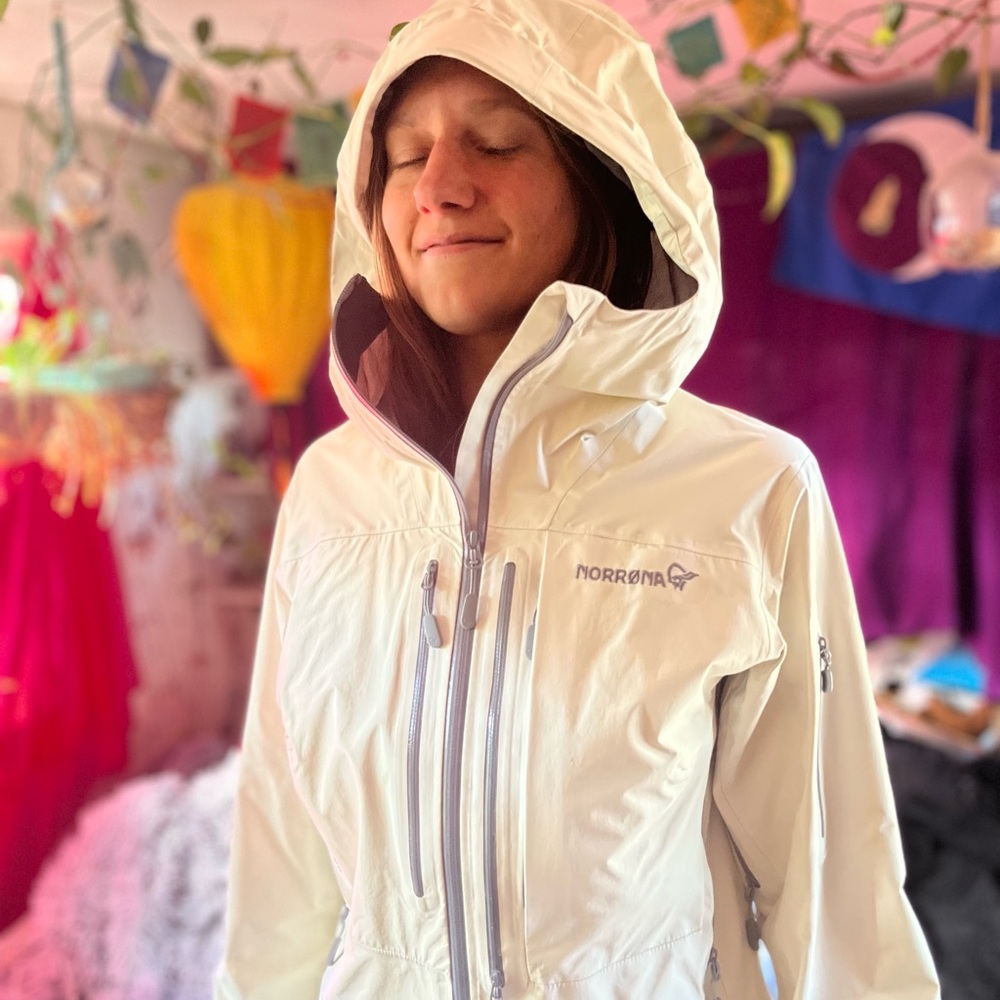 BRAND NEW Norrona jacket white